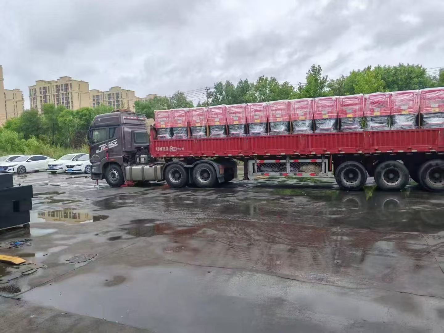 OSEN electric scissor lifts loaded on truck for delivery