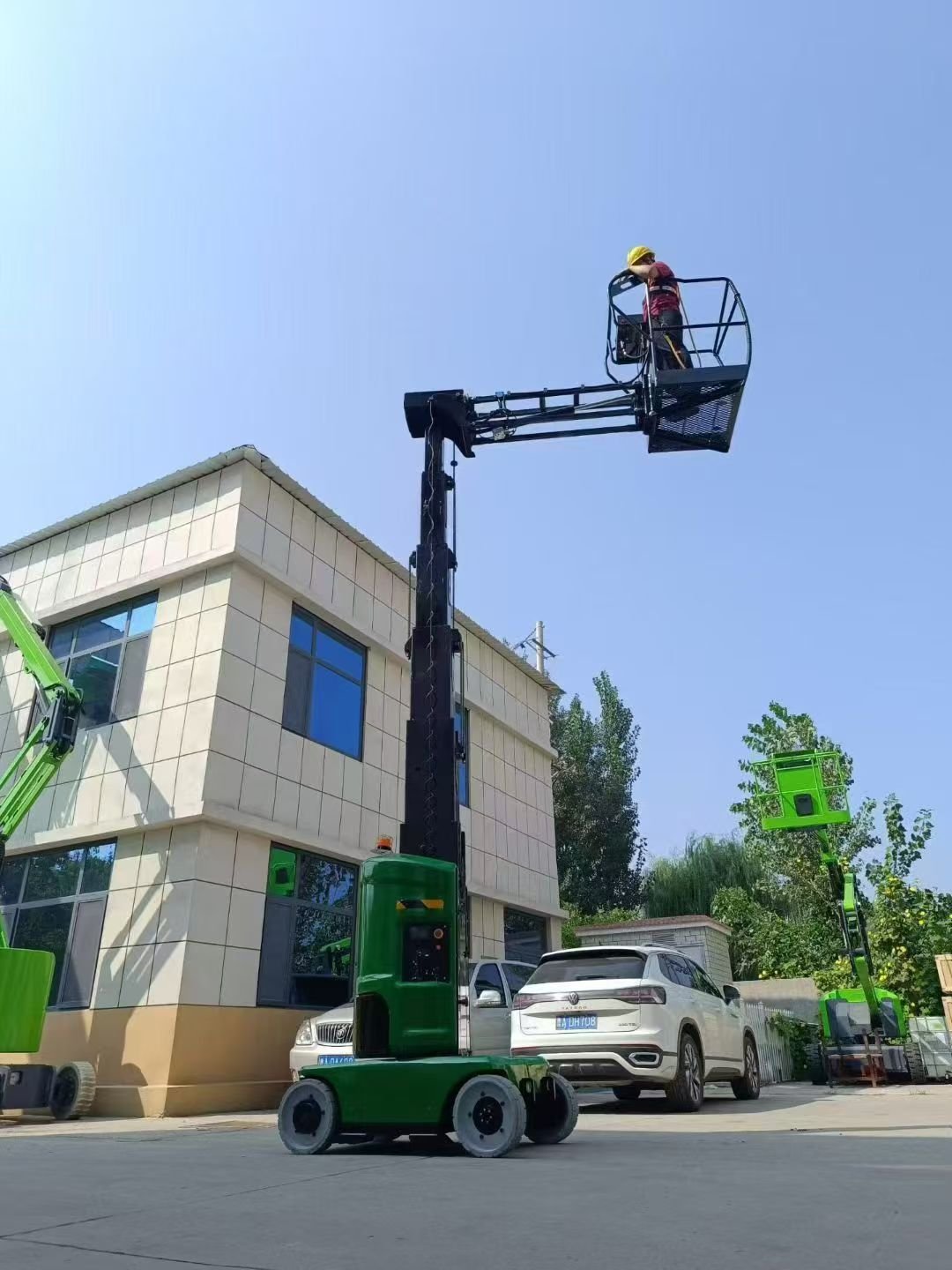 Steel Telescopic Mast Aerial Work Platform