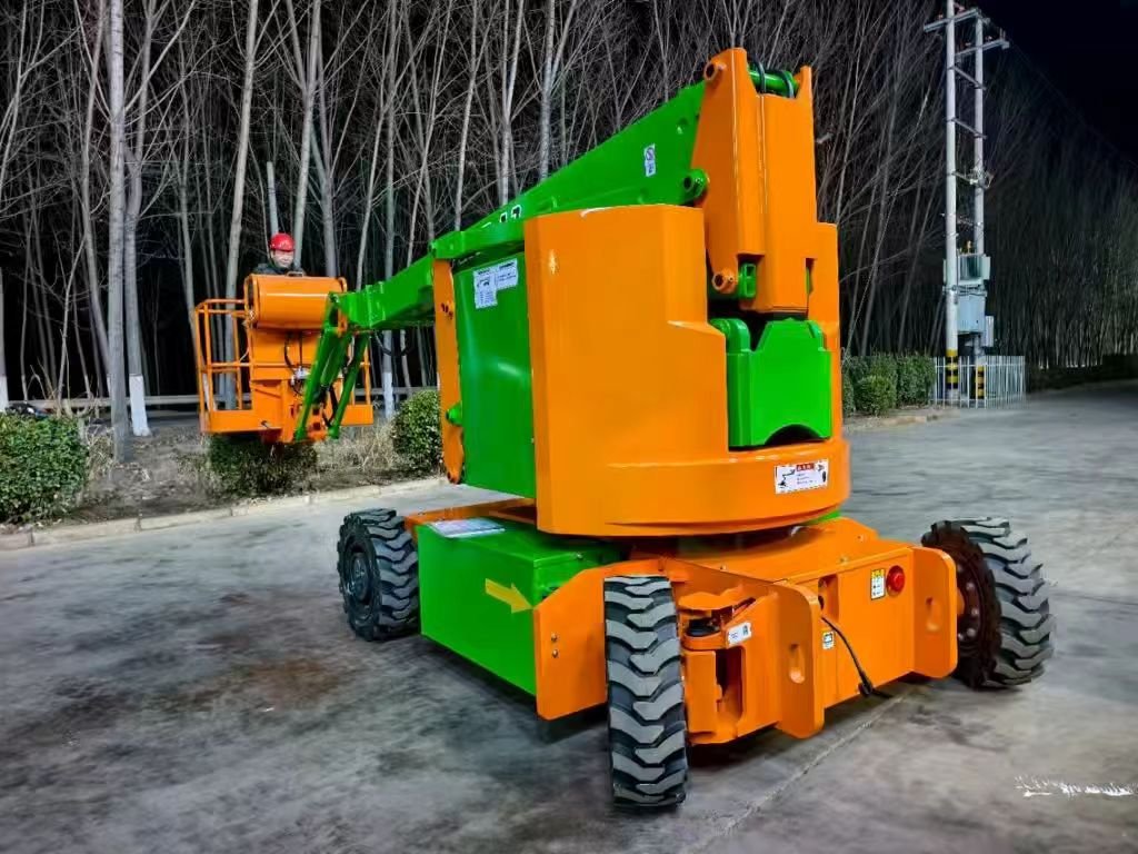 Electric Articulated Boom Lift Applications in Warehouse Working
