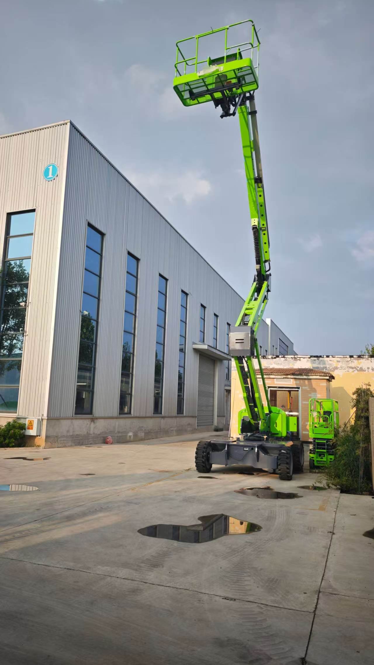 What 14‑20m Electric Self‑Propelled Articulated Boom Lift Jobs Suit Indoor & Semi‑Enclosed Building Construction?